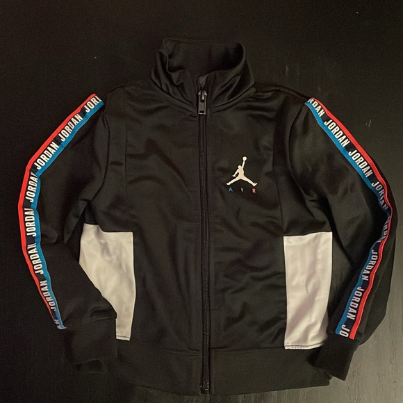 Jordan zip up sweater size 2T - Picture 4 of 4